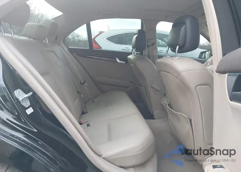 2012 Mercedes-Benz C 250 Sport z USA, uszkodzony, nr VIN WDDGF4HB8CR217733